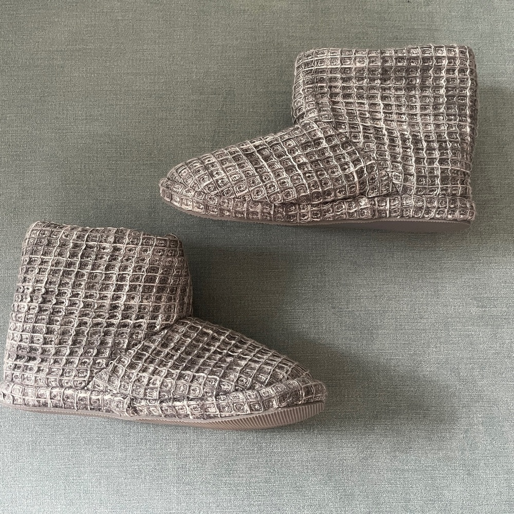 Like New Pair of Parachute Waffle House Booties